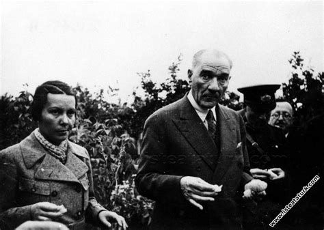 Sabiha Gökçen İşte Atatürk Atatürk Hakkında Bilmek . 