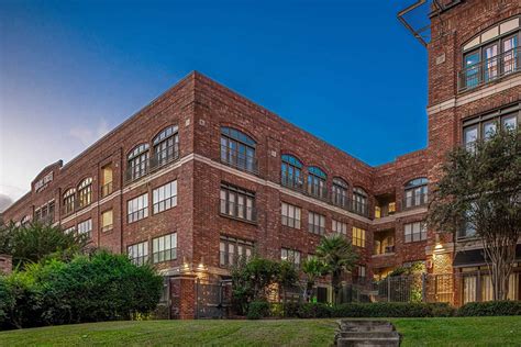 Sabine street lofts. Availability in Houston. In order to find the best deal, you need to know what types of units are available. Property managers may be willing to give concessions if they have many vacant units. There are currently 9,741 … 