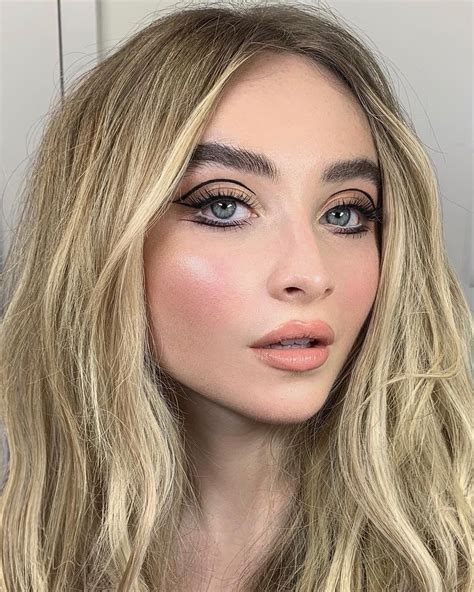 Sabrina carpenter makeup. Singer and actress Sabrina Carpenter shows us how to pull off her beauty look for natural light in 10 minutes. Sabrina takes us through every step of how she captures a soft glow using her... 