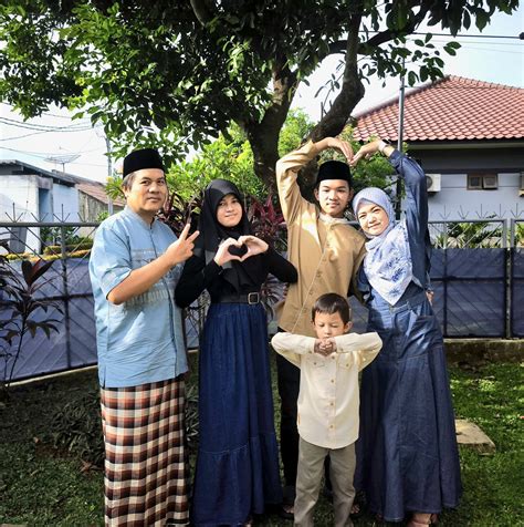 Sabrina husnul chotimah.  Content Creator @_keluargacerdas_ @muda.  Join Facebook to con...