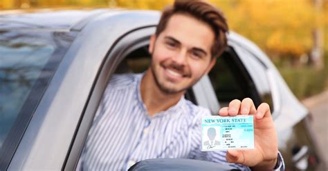 Por favor visite nuestro Verificador de Licencias de Conducir para ayuda con problemas relacionados con su licencia de conducir, o el Verificador de Vehículos Motorizados para problemas con la registracion o el título.