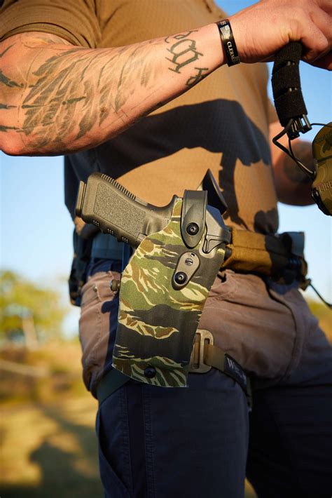 Safariland. Images are representational. The product you receive may look different based on your gun and light selections. 7395 7TS™ ALS® Low-Ride Duty Rated Level I Retention™ Holster. $151.50 — $188.50. Select Firearm Make. 