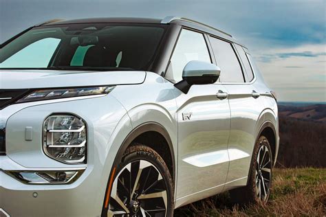 Safest small suv. Best Used SUVs: Safe, Reliable, and Value-Laden Picks Across the Price Spectrum There are great options whether you’re looking for a small budget-friendly SUV or a luxury three-row. 