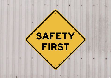 Safety warehouse. Materi. Ruang lingkup manajemen keselamatan kerja di pergudanganDasar hukum kesehatan dan keselamatan kerja. Urgensi manajemen keselamatan ( safety … 