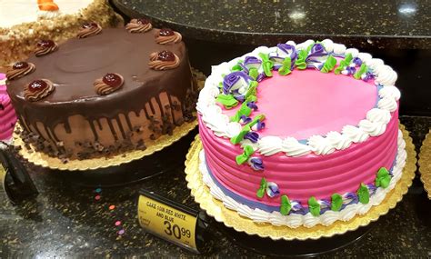 Safeway cakes with photos. Yes, Safeway located at 6500 Piney Branch Rd NW, Washington, DC has an in-store bakery with a variety of bakery goods made from scratch! From custom cakes, pastries, and many other delicious options you can find them all made in house by our in-store baker. Schedule an order for pick up in-store today! 