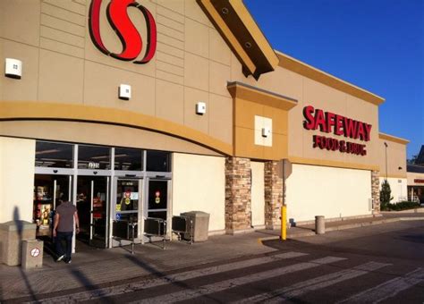  Visit your neighborhood Safeway located at 9100 N Silverbell Rd, Tucson, AZ, for a convenient and friendly grocery experience! From our deli, bakery, fresh produce and helpful pharmacy staff, we've got you covered! Our bakery features customizable cakes, cupcakes and more while the deli offers a variety of party trays, made to order. . 