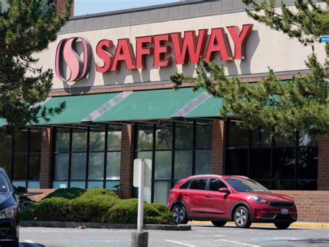 Safeway wilsonville oregon. View New Weekly Ad. Find deals from your local store in our Weekly Ad. Updated each week, find sales on grocery, meat and seafood, produce, cleaning supplies, beauty, baby products and more. Select your store and see the updated deals today! 