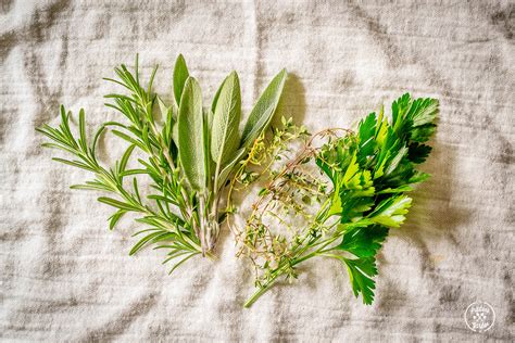 Sage parsley rosemary thyme. Instructions. Start with clean, dry or thoroughly washed fresh herbs. In a medium saucepan, place vinegar, parsley, thyme, rosemary and sage; bring to a boil. Reduce heat and simmer, covered, for 5 minutes. Pour … 