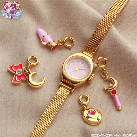 Sailor moon watch. Type : Electronic watch with several interchangeable coversMaterial : plasticSize : app. 7inchOrigin : FranceYear : 1994Condition : Mint in box - See ... 