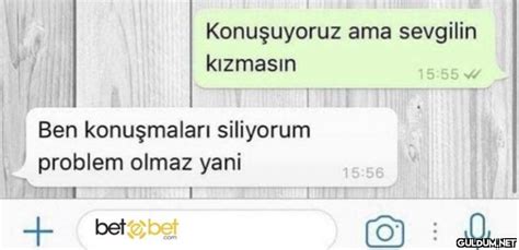 Sakın gidip de kıza konuşuyoruz ama sevgilin kızmasın şeklinde yaklaşmayı falan düşünme de muhabbet kurmaya, konuşmaya çalış eğer seninle konusuyorsa zaten sevgilisi yoktur.