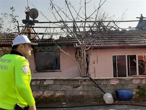 Sakarya'da çıkan ev yangınında 1 kişi yaralandı