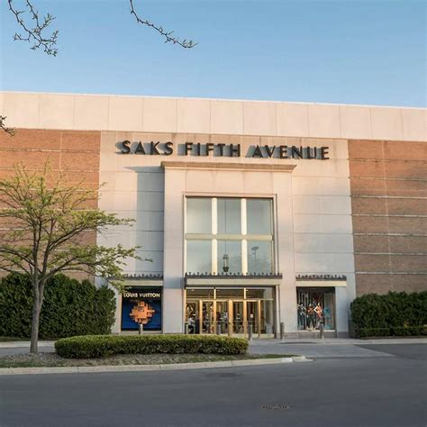 Saks 5th Avenue's Return Policy: A Retail Standard for Customer Satisfaction