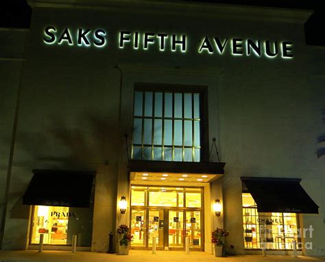 Saks boca raton. At Saks OFF 5TH, we offer a compelling assortment of high-end designers and everyday favorites at an incredible value, and our fulfillment and distribution center teams are instrumental in delivering our products to our customers. We are driven to provide best-in-class service every day. Hunt for your Favourites. Join the Adventure. 