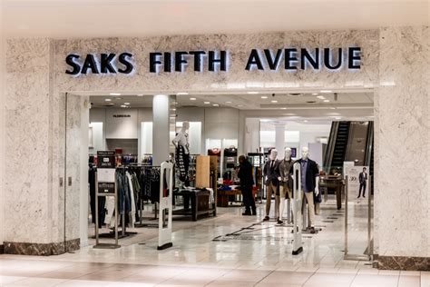 11 août 2019 ... Four people entered the Saks Fifth Avenue store in the 9600 block of Wilshire Boulevard about 2:20 p.m. Saturday, police said. They grabbed ...