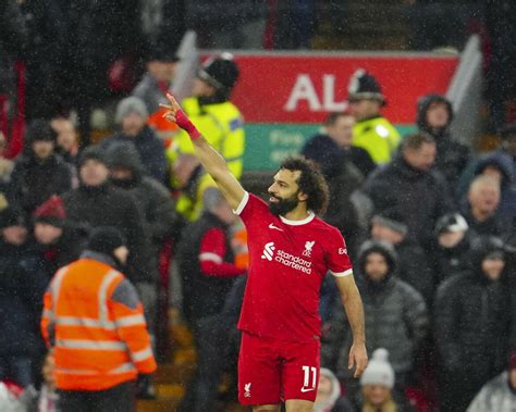 Salah scores 2 after changing boots as Liverpool beats Newcastle to open up 3-point lead