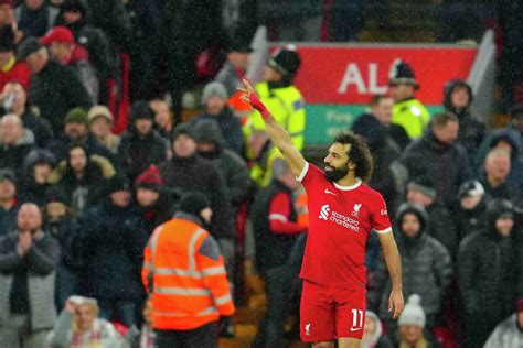 Salah scores 2 as Liverpool beats Newcastle to open up 3-point lead in EPL