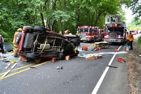 Salem oregon crash. Lynda Bush, 81, who was a passenger in one of the involved vehicles, died after being taken to Salem Health for her injuries. Emergency personnel responded to the crash at the intersection of 12th ... 