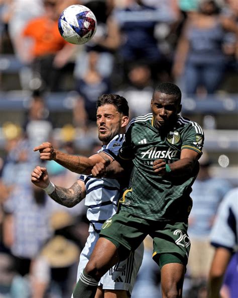 Sallói sparks Sporting KC to 4-1 victory over Timbers