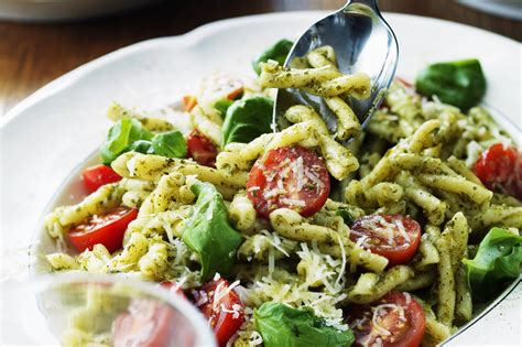 Sallad med pesto