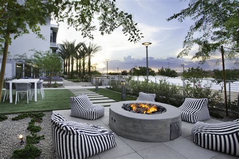Salt tempe. Your desert oasis awaits in the foothills of Tempe, Arizona – Salt is a riverside luxury apartment community with well-appointed amenities and surreal twists. A sleek, modern, … 