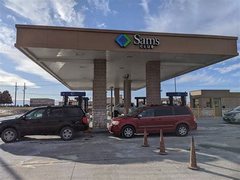 Aug 27, 2019 · I try to fuel up here when I'm nearby. You must have Sam's Club membership to purchase gas. There may be lines but they move fairly quickly. There are 2 fuel dispensers per line (unlike Costco Iwilei), 12 lines. Since I don't currently have the credit card affiliated with Sam's Club, I must insert Sam's Club card in first, then insert credit card. .