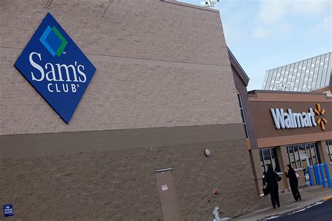 Guests may obtain a free one-day pass to shop at Sam’s Club and get the “in-club experience.” Free passes are available online or at a Sam’s Club Membership Desk. Guests will pay an extra fee at checkout that members do not pay.. 