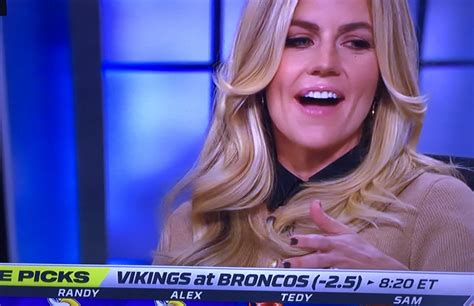 After every football Sunday, Sam Ponder consistently becomes a trending topic. Social media users go wild discussing Sam Ponder’s fashion choices on ESPN Countdown, often expressing admiration for her looks. Acknowledging Ponder’s undeniable beauty, fans are never hesitant to shower her with compliments. Recently, a notable number of NFL enthusiasts specifically took notice of the …