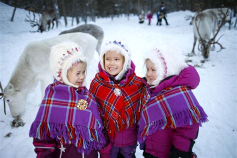 Samis - Facts about the Sámi people. 1) The Sámi are a group of indigenous people that come from the region of Sápmi, which stretches across the northern parts of Norway, Sweden, Finland and the Kola peninsula in Russia. 2) No-one is exactly sure how many Sámi people there are, but estimates range from between 50,000 – 200,000! 