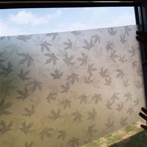 Samolepljiva folija za staklo.  jer propu&scaron;taju svetlo, čime se...