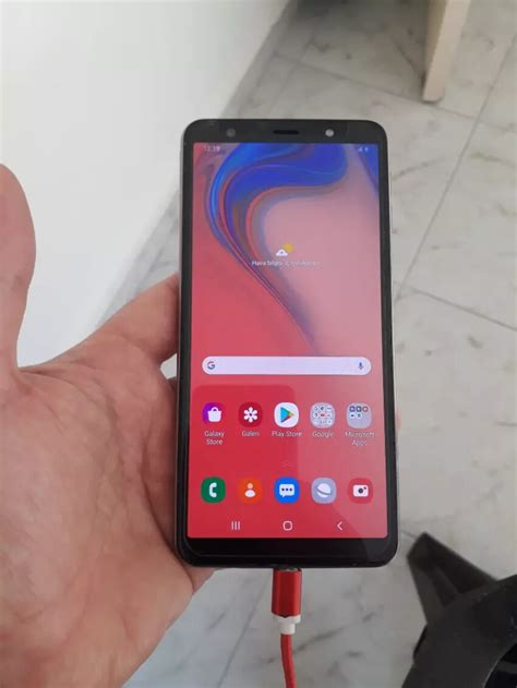 Samsung A7 2018 64 GB 4 Ram parmak izi yüz tanıma aktif .