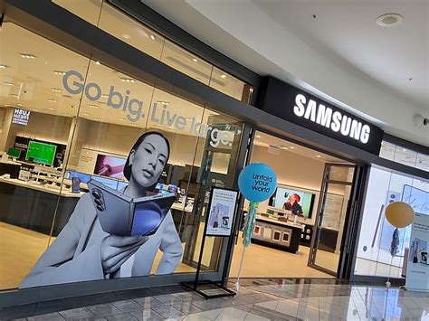 One of them is located at the Americana in Glendale. The other two are in New York and Houston. I had the opportunity to attend the Grand Opening and saw first hand the launch of its latest products including the Galaxy 10. The shop sells the latest Samsung wares like cell phones, tables and TVs. It occupies two stories. 