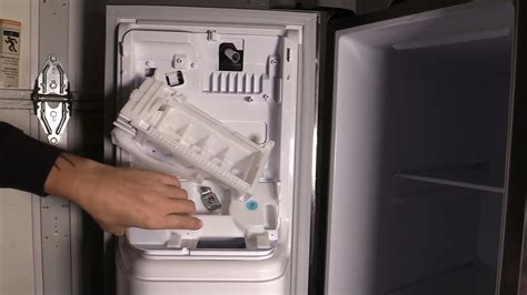 Samsung refrigerator stopped making ice. Ice maker is not working. There are a few factors that can cause an ice maker to not work. If the ice maker appears to not be making any or enough ice, low water pressure or a faulty water filter may be to blame. When the ice maker makes small, cloudy, or clumped ice, it could be … 
