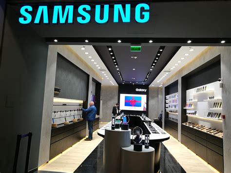 th?q=Samsung store near me open now
