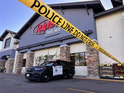 San Diego police sergeant, suspect shot in 4S Ranch shopping center