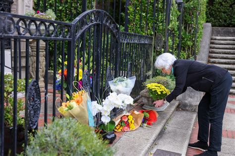 San Francisco neighbors pay tribute to Dianne Feinstein along city’s iconic Lyon Street Steps