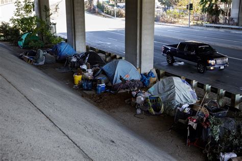 San Jose homeless encampment near freeway reportedly on fire
