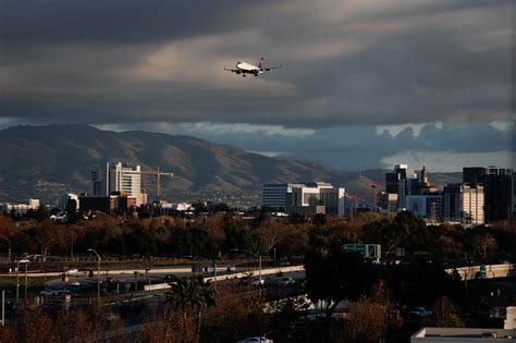 San Jose is named best USA mid-sized airport, Oakland lands in top 10