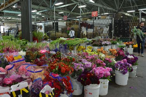 San francisco flower market. Over the years, the flower market has moved from the financial district in San Francisco, to the 5th and Howard Street location in the 1930s, and to the current 6th and Brannan Street location in 1956. While the San Francisco Flower Market started out with mostly farmers and growers and very few wholesalers, it’s now become more … 