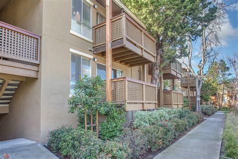 San leandro apartments for rent. FEET: 675. DEPOSIT: $1,000.00. FROM: $1,572.00. Our spacious floor plans start at $1572. This 1 Bedroom 1 Bath apartment offers you an array of convenient amenities that add to your personal comfort and enjoyment.With 675 SQ. Feet, you can measure and visualize what your new home will look like. These San Leandro apartments are ready to lease ... 