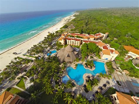 Sandos - Aside from being considered one of the best all-inclusive family resorts in Mexico with a water park, we also have a super Family Section. For an adults-only vacation, check out our Select Club, exclusively for people aged 18 and above. 