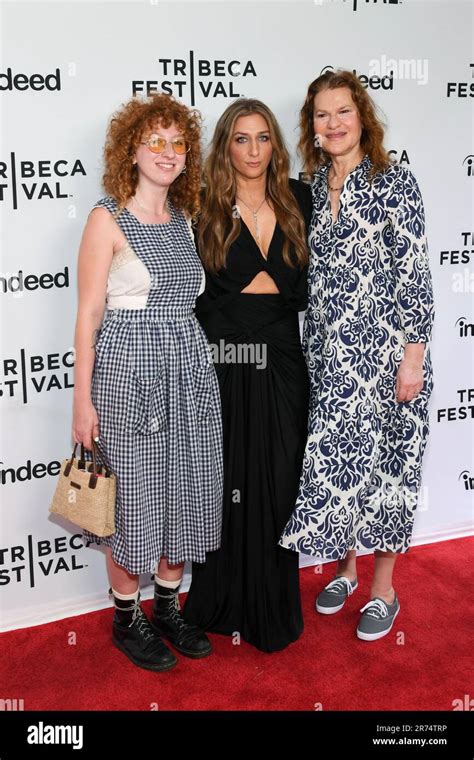 Sandra Bernhard - Sandra Bernhard and her daughter Cicely Yasin ...