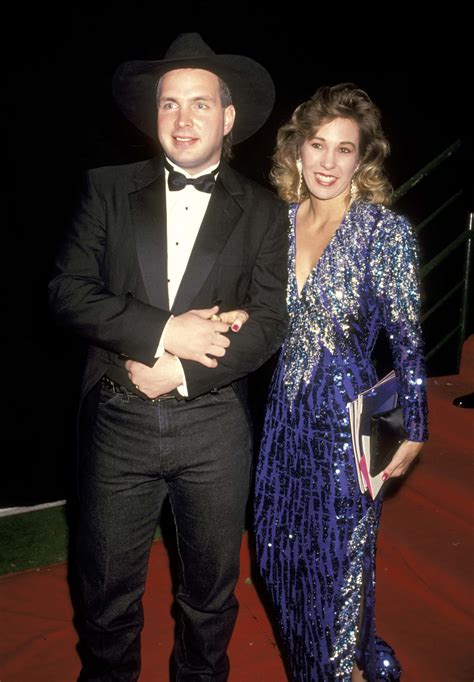 Jan 19, 2021 · In the new A&E documentary 'Garth Brooks: The Road I'm On,' the touring country music star's ex-wife Sandy Mahl talks about Garth Brooks's wife Trisha Yearwood, and why it was a 'good... . 