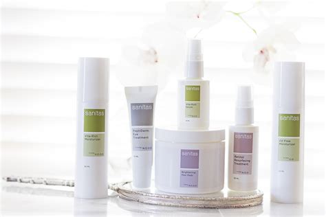 Sanitas skincare. Strategically dosed, pre-soaked pads that knock the dull off lackluster skin. Without stripping or drying, this advanced strength, triple acid blend delivers six skin benefits in just a single swipe: – Exfoliates dead skin build-up to smooth and help visibly even skin tone and texture. – Brightens dull skin and helps return a natural glow. 