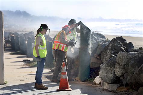 Santa Cruz County homeowners face $4.7 million in fines for blocking public access to beach walkway