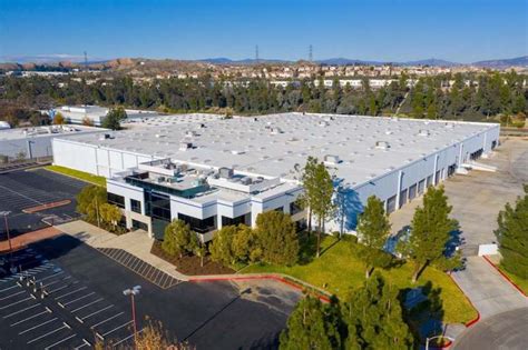 Find the right Distribution Center in Santa Clarita, CA to fit your ne