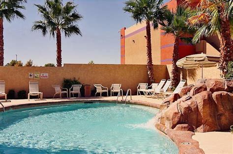Santa fe station hotel. The Santa Fe Station Hotel, apart from sitting on 1,568,160 square feet of land, is also home to one of the most prestigious hotels in the world. With a wide range of services, including free high-speed internet, pillow … 