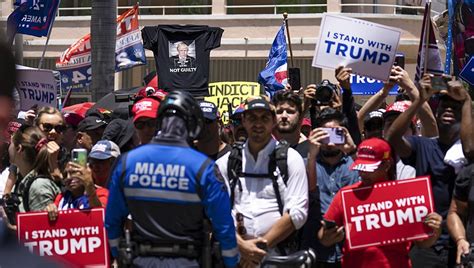 Santiago: Tee time with the traitor, how Miami rolls for indicted Trump