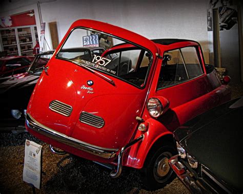 Sarasota classic car museum. This small museum is just across the street from the Ringling, so you can combine a visit to both places. The museum is open every day from 9 a.m. till 6 p.m. and if you look at t 