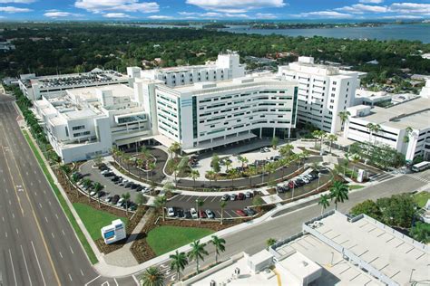 Sarasota hospital. Sarasota Memorial Hospital is a massive economic presence in Sarasota County, boasting a $1.3 billion annual budget and 8,000 employees. The hospital is also a public entity, ... 