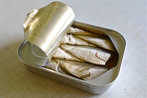Sardine can. 1 4.35 ounce Canned sardines, packed in water or olive oil You can use skinless and boneless sardines, but the sardines that have the skin and bones intact are more nutritious. 1 Fresh lemon, juice and zest 1 – 4 … 